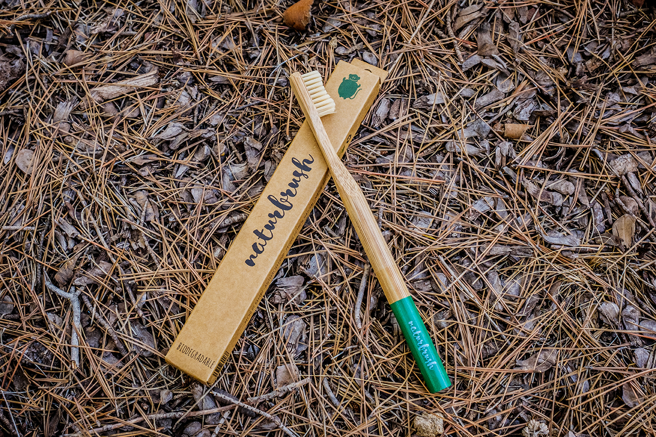 Cepillo de dientes de bambú, un producto reciclable 100%